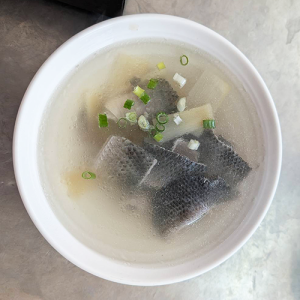筍香魚皮湯（微酸）